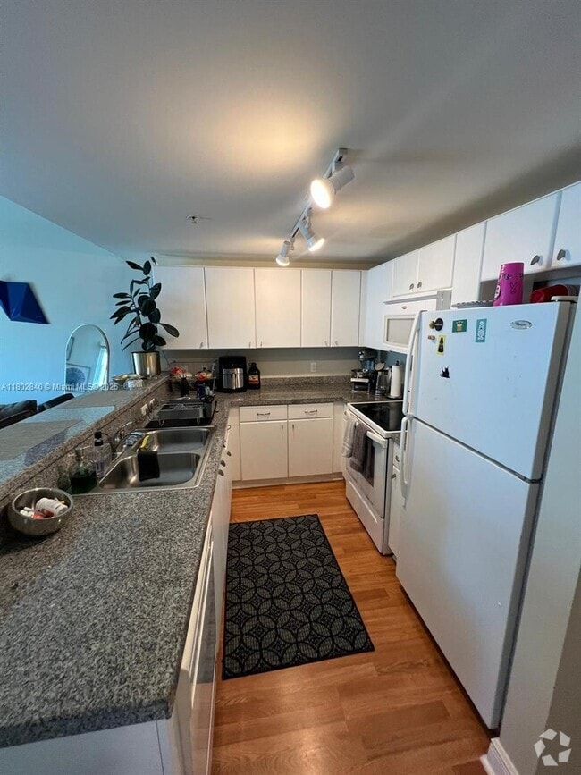 Building Photo - 2740 SW 28th Ter Unit 604 Rental