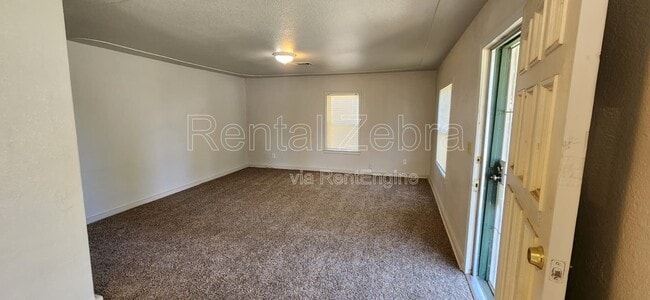 Photo - 104 E Donna Dr