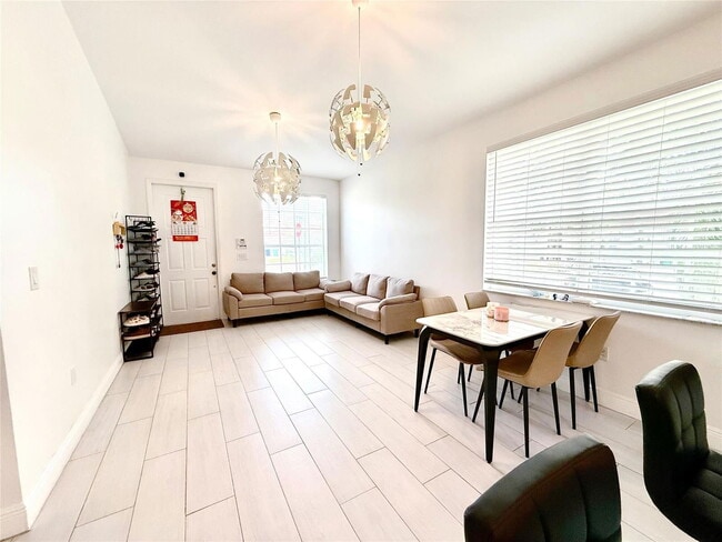 Photo - 18702 SW 27th St