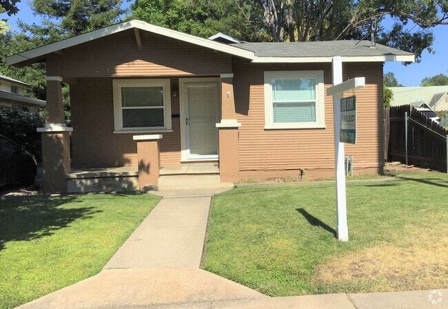 Building Photo - Old Roseville 2 bedroom Rental