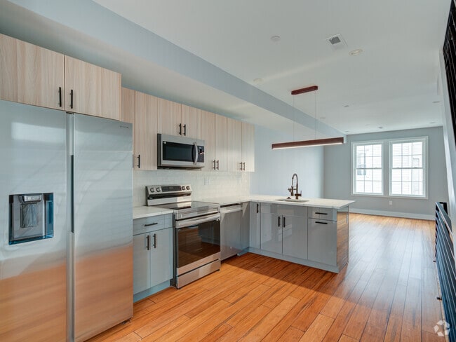 Building Photo - 2821 Livingston St Rental