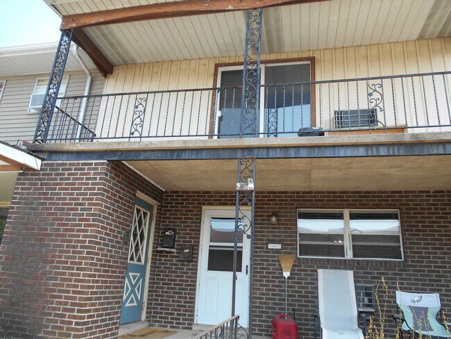 Photo - 718 E 18th St