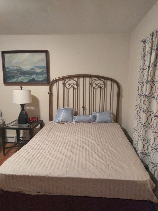 Photo - 569 W Broadway