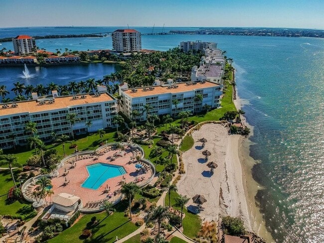 Building Photo - 6061 Bahia Del Mar Cir Unit 448