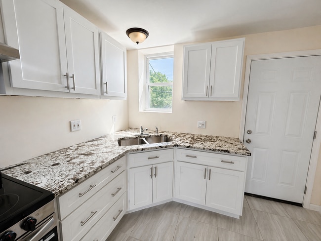 Photo - 14 Parkland Pl