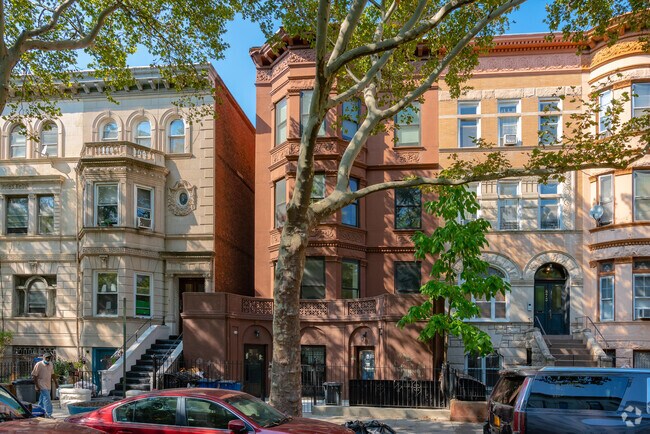 Alternate - 871 Park Pl