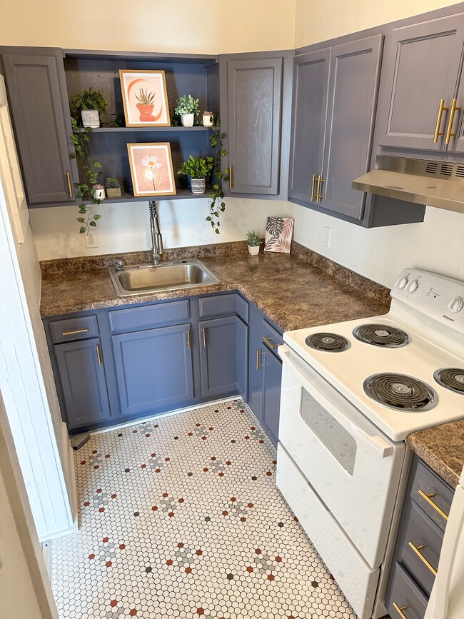 Photo - Kingman Blvd Apartments