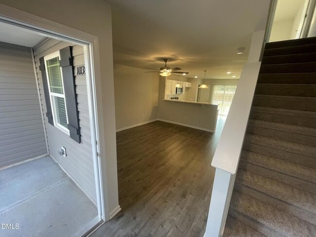 Photo - 1007 Peony Ln