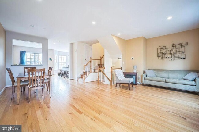 Photo - 11551 Laurel Lake Square