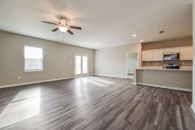 Photo - 570 Knightsbridge Ln