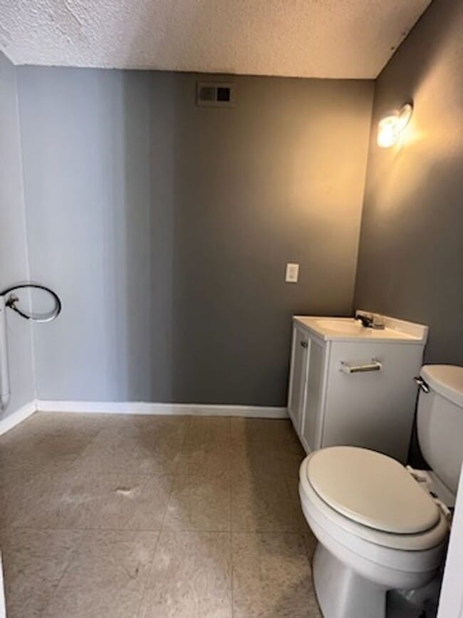 Photo - 3401 Ave R NW