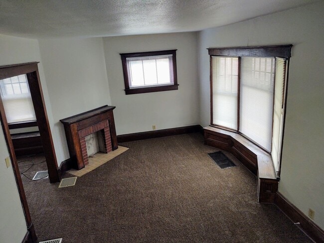 Photo - 305 College Ave