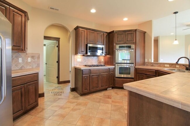 Photo - 3047 Bluffs Dr