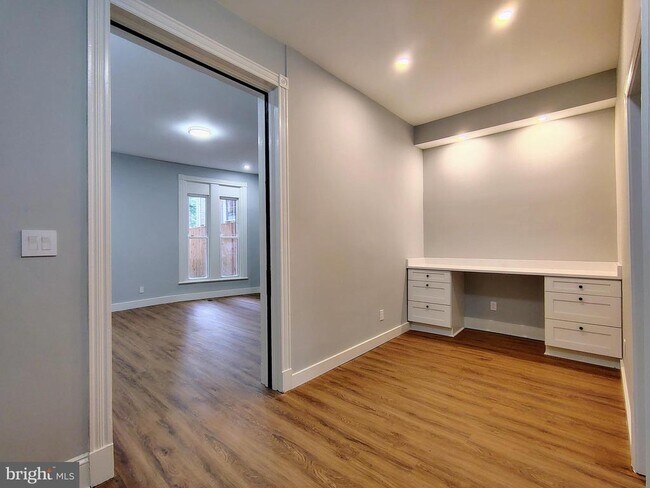 Photo - 230 S Market St