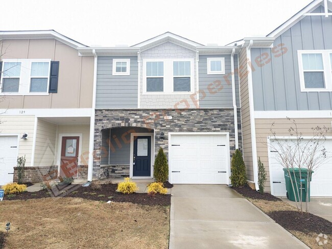 Building Photo - Beautiful 3 Bedroom 2.5 Bathroom Townhome ...