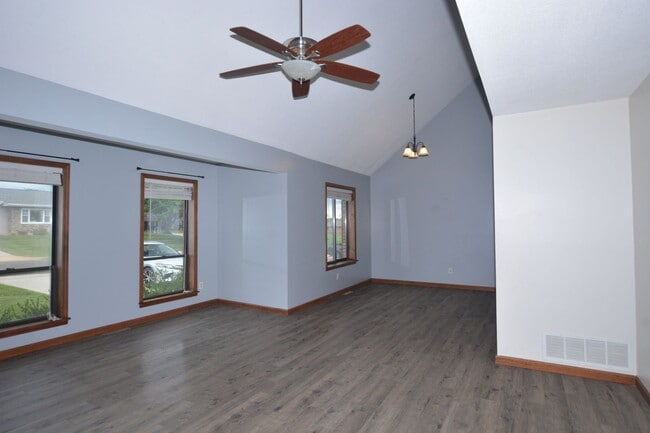 Photo - 5 Bed/3.5 Bath Single Family House For Rent