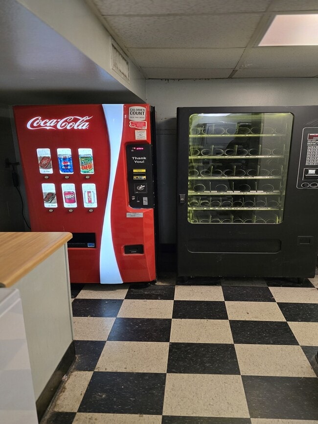 Photo - 1271 Poplar Ave