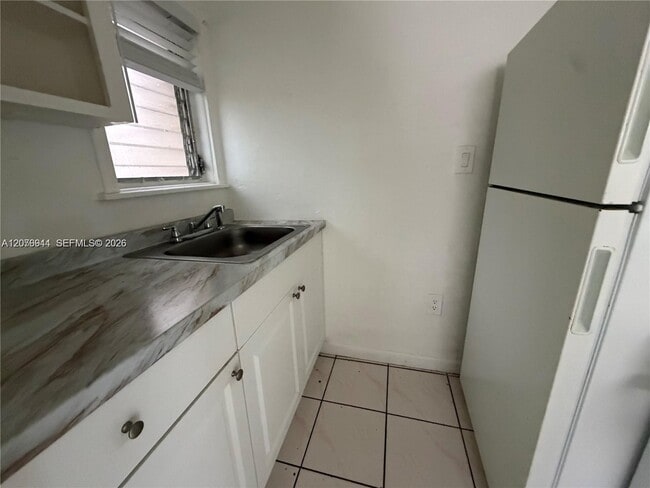 2430 SW 25th Ter Unit 3
