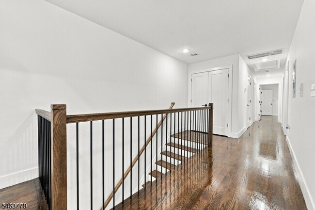 543 13th Ave Unit 1