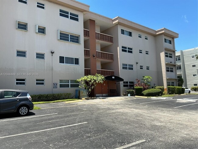 Building Photo - 410 SE 2nd St Unit 307