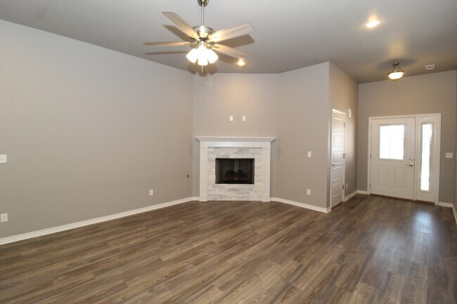 Photo - 182 E 2nd St