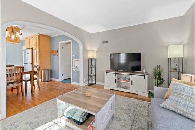 Building Photo - 2116 W 21st St Rental