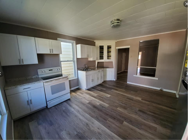 Photo - 2 E White St Unit B