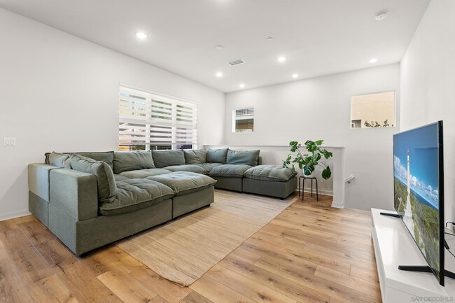 Building Photo - 2055 Bravo Loop Unit 3 Rental