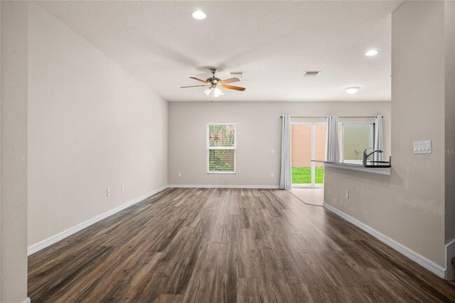 Photo - 1875 Sommarie Wy