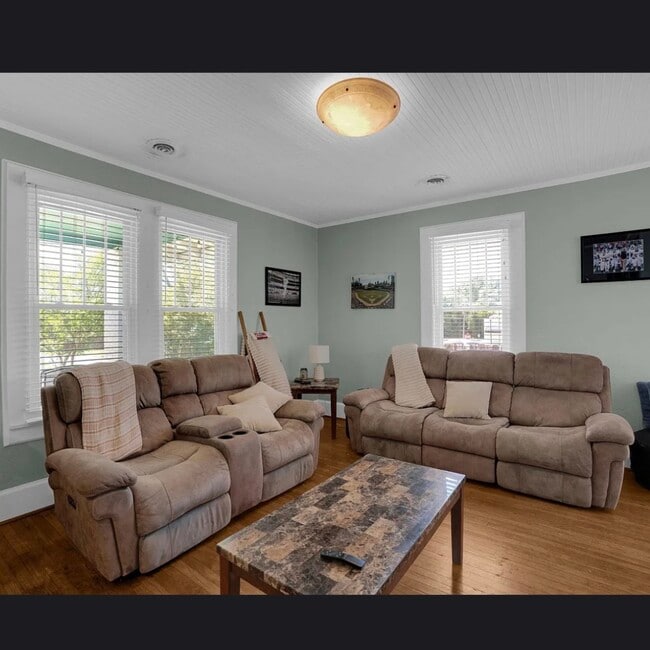 Photo - 326 Lyles St
