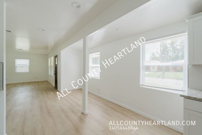 Photo - 2100 N Redmond Ave
