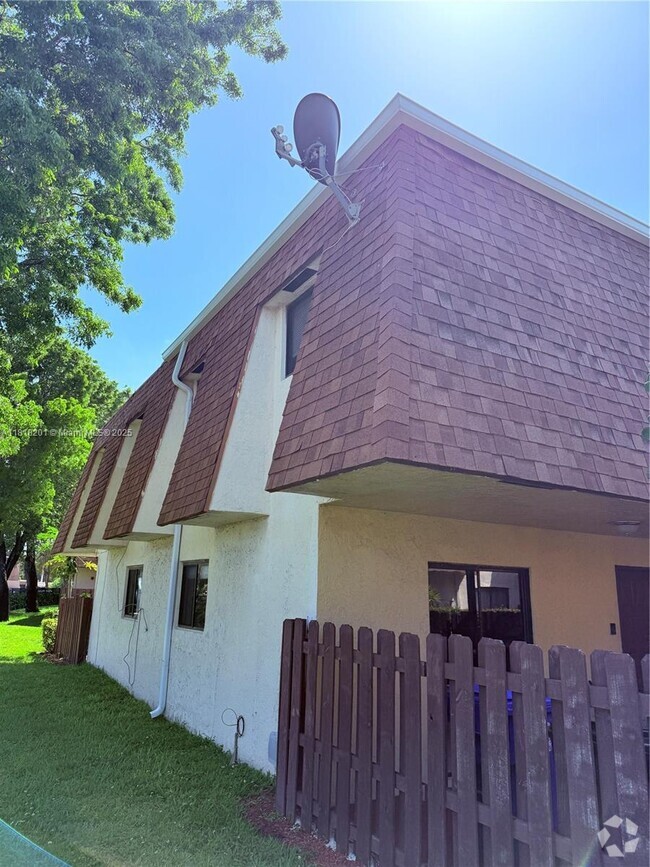 Building Photo - 109 San Remo Blvd Rental