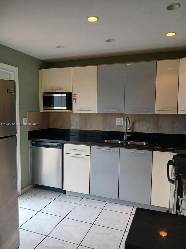 Building Photo - 5950 Del Lago Cir Unit 112