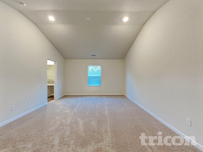 Photo - 2136 Southlea Dr