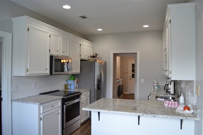 Photo - 109 Stratford Dr