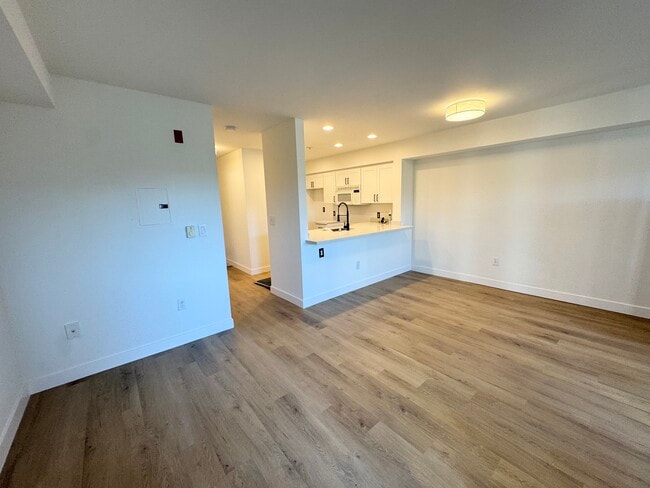 Building Photo - 2530 15th Ave W Unit 308 Rental