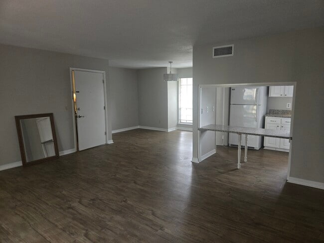 Photo - 3600 Chateau Dr Unit E-205