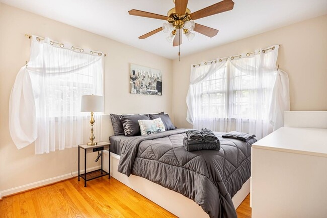 Building Photo - 7527 Fairwood Ln