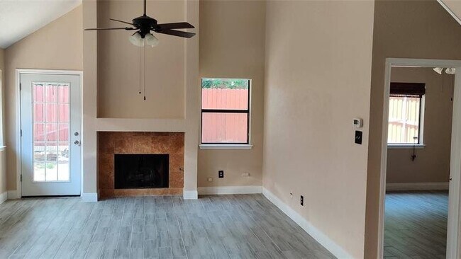 Photo - 4813 Tree Top Ln