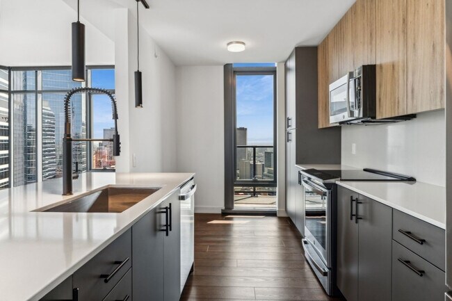 Photo - 350 N Canal St