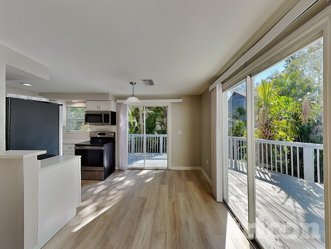 Photo - 2852 Nassau St