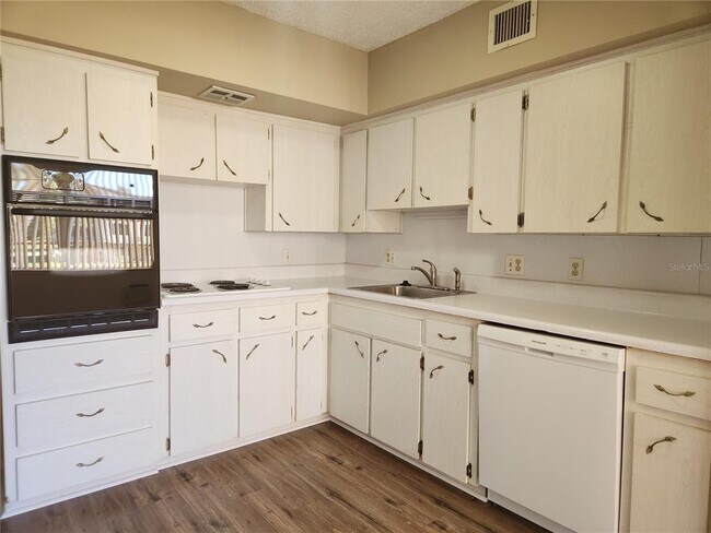 Photo - 2402 Ecuadorian Way Unit 30