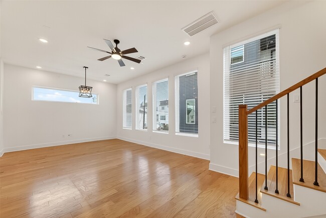 Photo - 1936 Laverne St