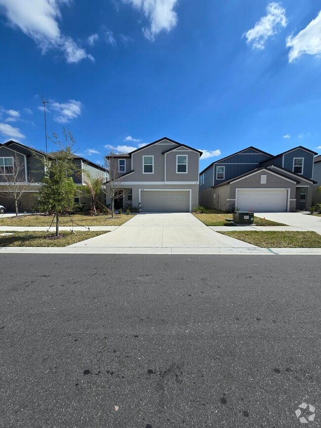 Building Photo - Gorgeous 4-Bedroom, 2.5-Bathroom Home in R...