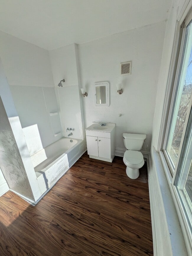 Photo - Large Three Bedroom Apartment In Avalon