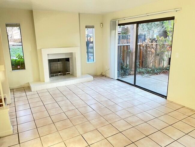 Photo - 3843 Burton Cmn