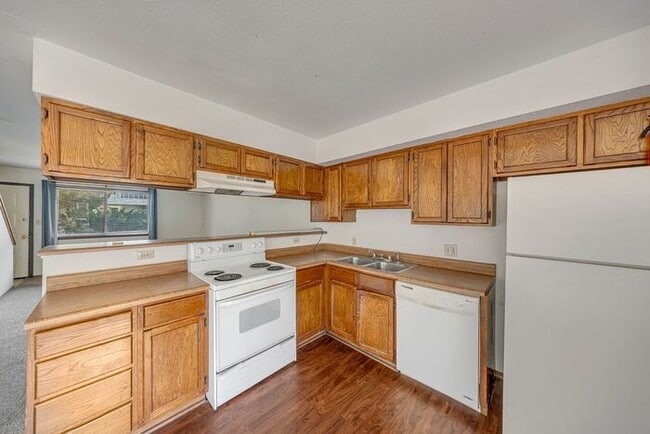 Photo - Corner Unit 2 Bedroom with Private Backyard & Master Bedroom Deck!