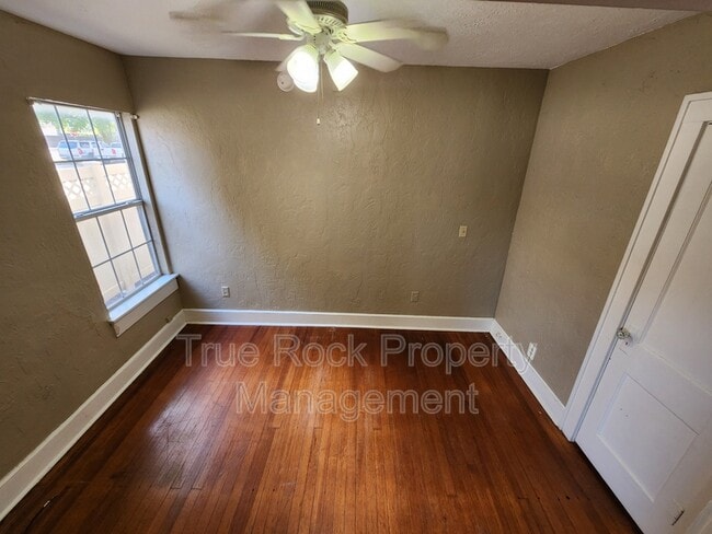 827 E Main St