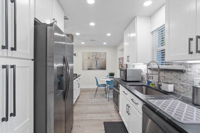 Photo - 3138 Sunbeam St