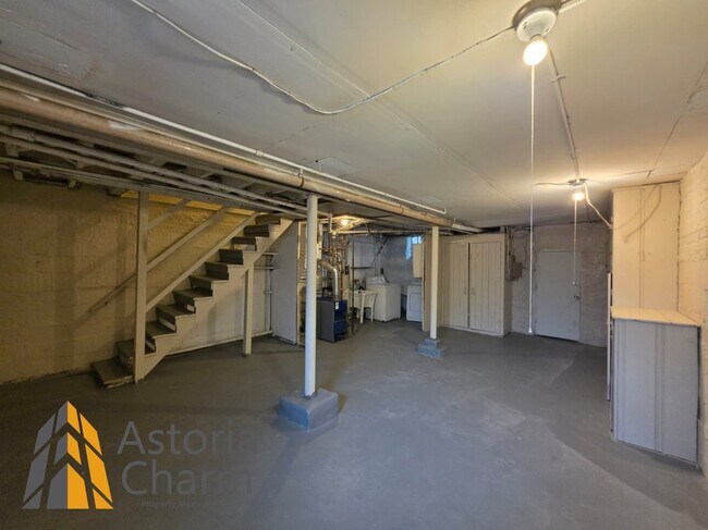 3016 Pelham Ave